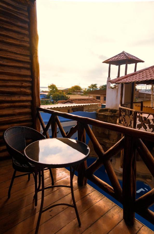 Hostal Poseidon Puerto Cayo Exterior photo